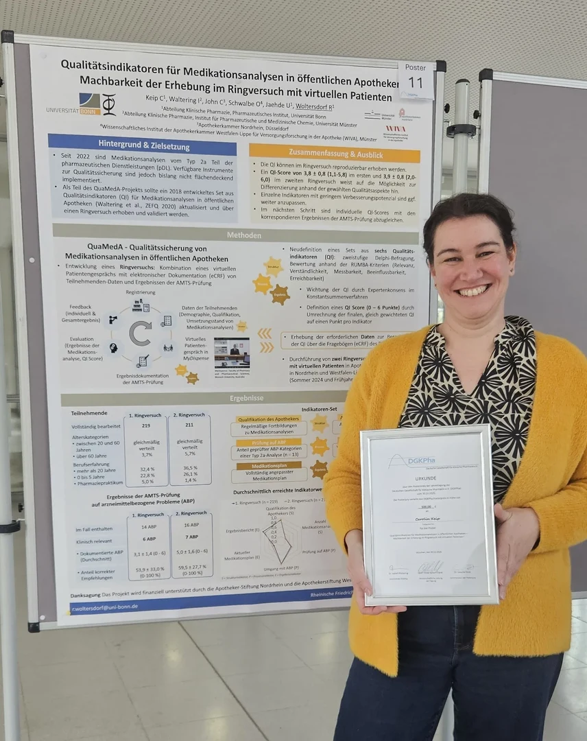 Ronja Woltersdorf presenting Carolin Keip's poster at the DGKPha annual conference